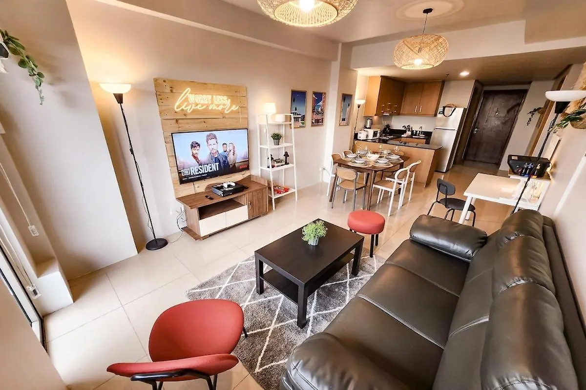 Amazing View 2Br Moa, 98 Sqm Xbox 200Mbps, Printer Apartment Manila